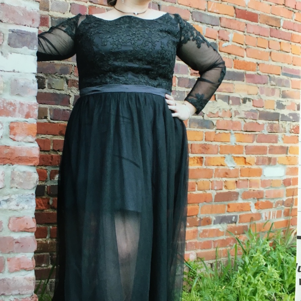 PLUS FORMAL/PROM DRESS